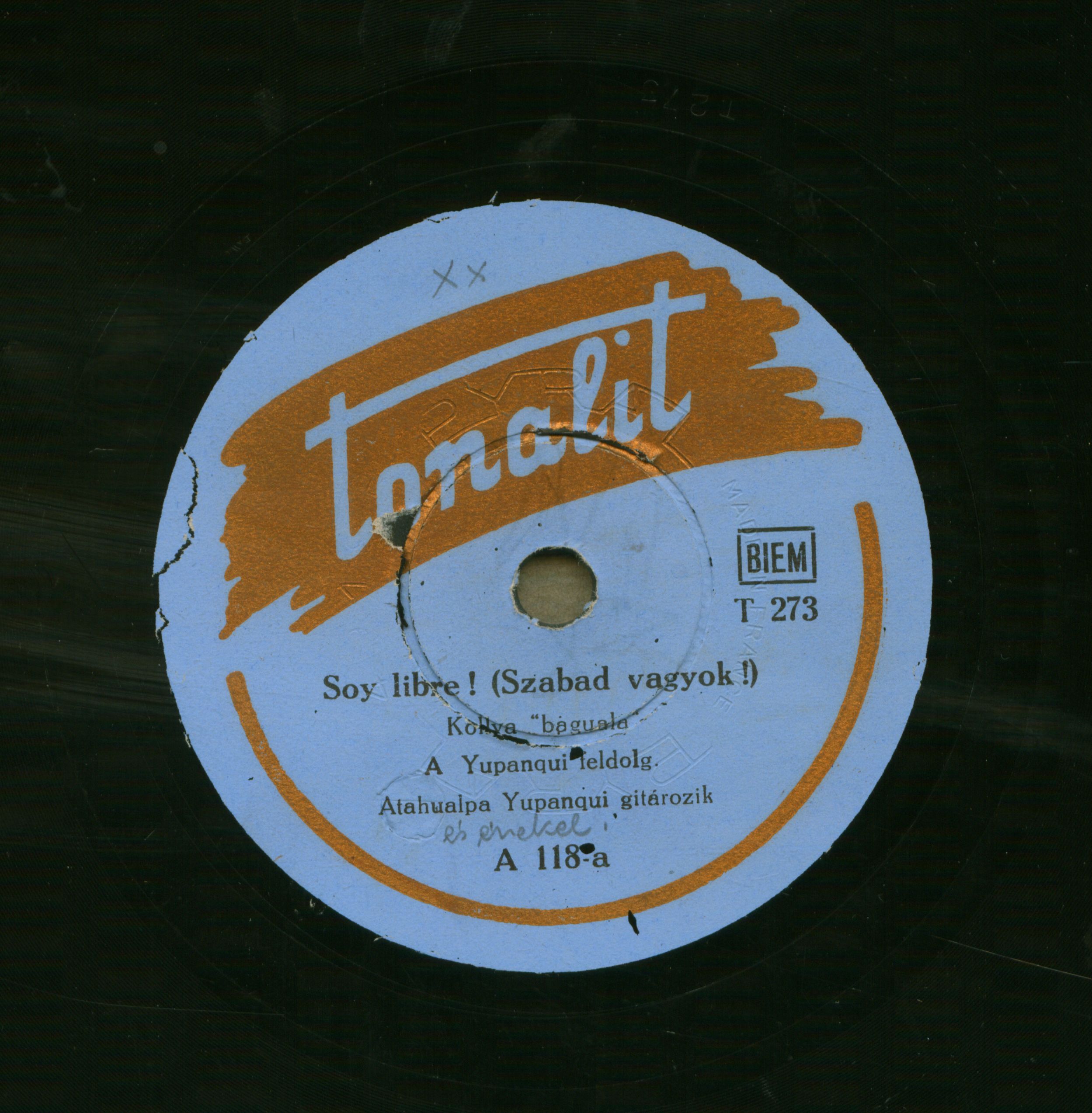 Atahualpa Yupanqui gitározik